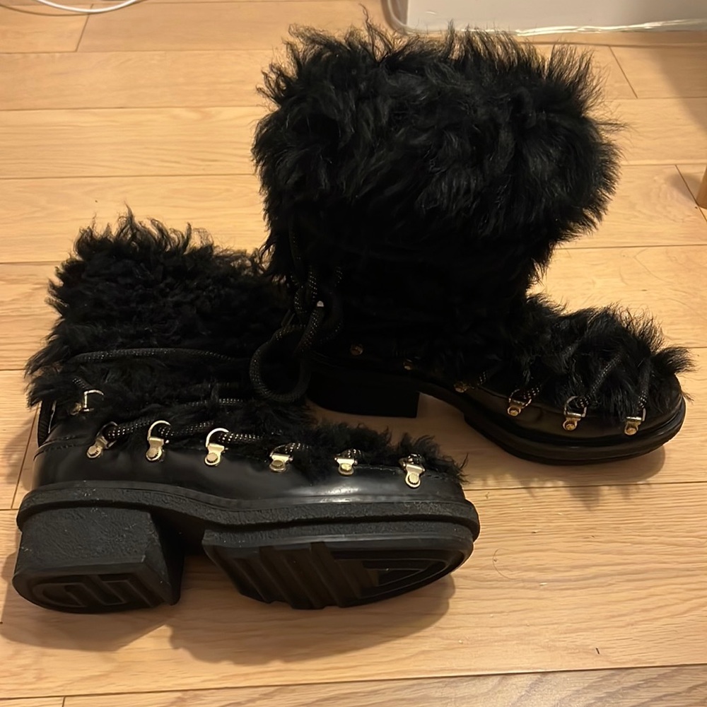 Black fur lace up winter boots